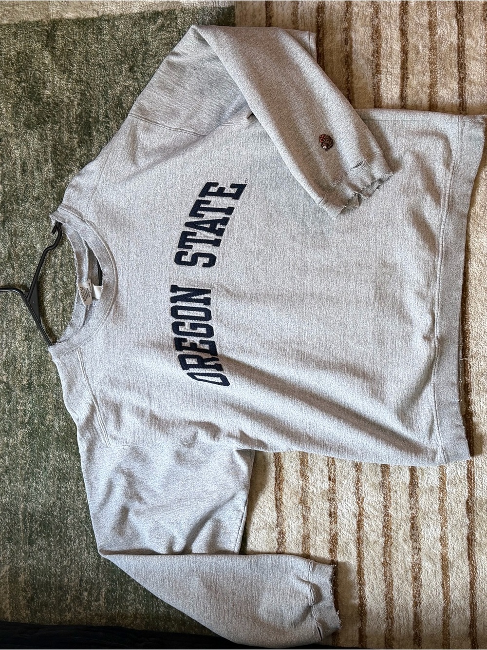 Oregon State vintage' Gray Crewneck Sweatshirt